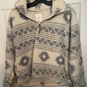 Kohl's Cream and Gray Patterned Women's Pullover